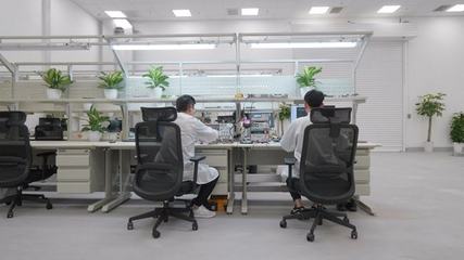 研創(chuàng)安全并重 特斯拉上海雙中心落成，電子專用材料研發(fā)再添動(dòng)能